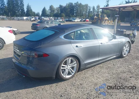 2013 Tesla Model S z USA, uszkodzony, nr VIN 5YJSA1CN7DFP15593